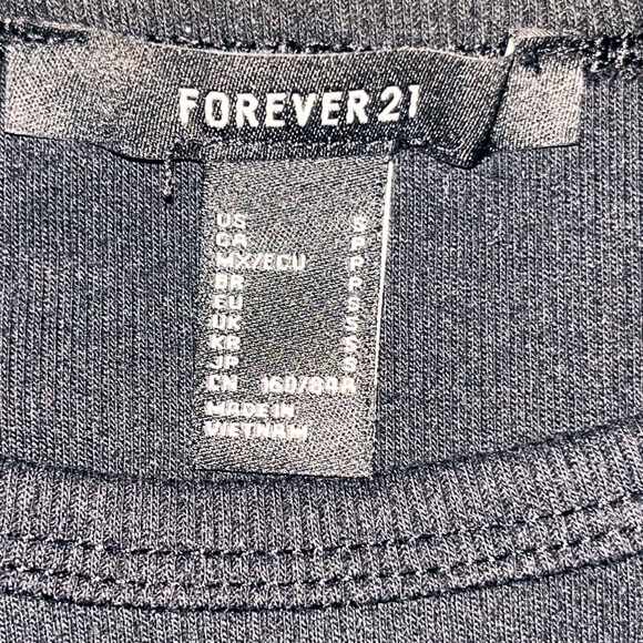 Cute basic top! - Picture 2 of 3